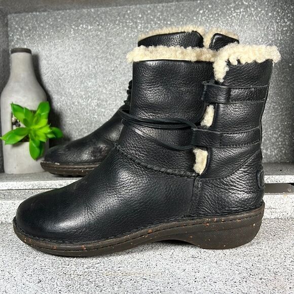 UGG® Women's Caspia Boots Leather Sheepskin Lined Winter Shoes Size 6 - Picture 3 of 12